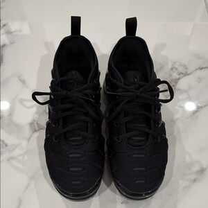 Women’s Black Nike sneakers like new